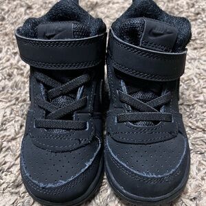 Black Air Force 1 Mid "Triple Black"